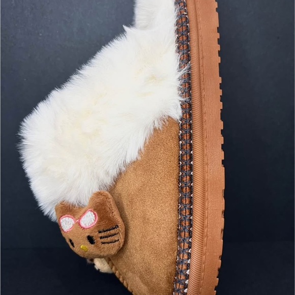 Hello Kitty Slippers🐱💖 - Picture 3 of 6